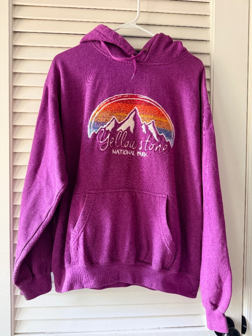 Yellowstone National Park Hoodie Large Purple Embroidered Mountain Prairie Retro